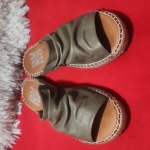 Bueno Women's Nice Leather Sandals